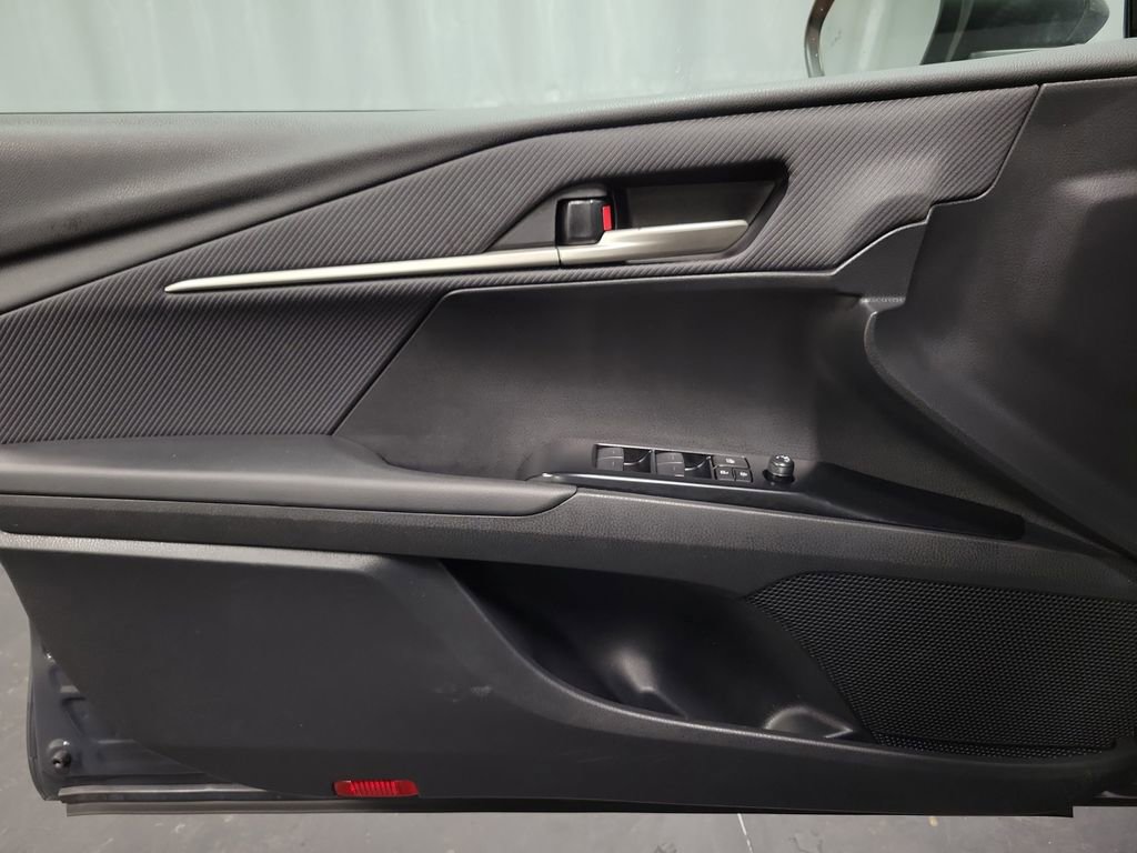 Used 2025 Toyota Camry SE image 23
