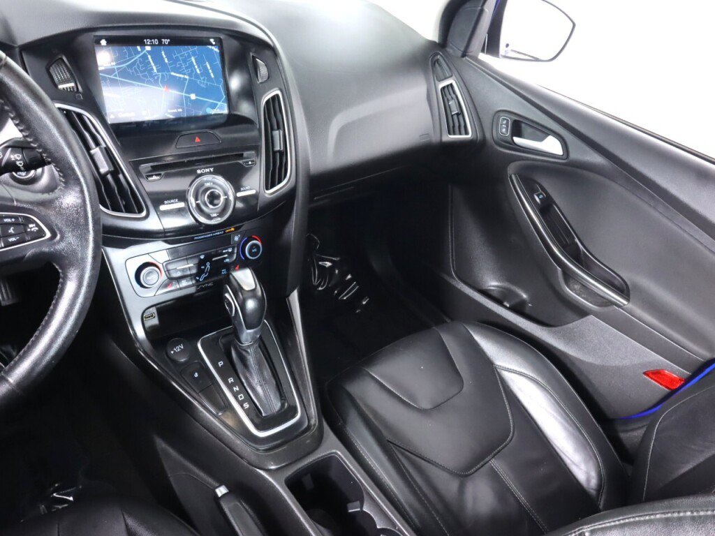Used 2018 Ford Focus Titanium w/ Titanium Technology Package FWD image 34