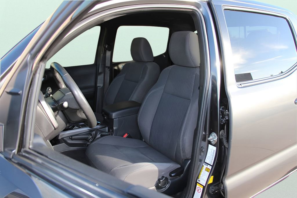 Used 2019 Toyota Tacoma TRD Sport image 14