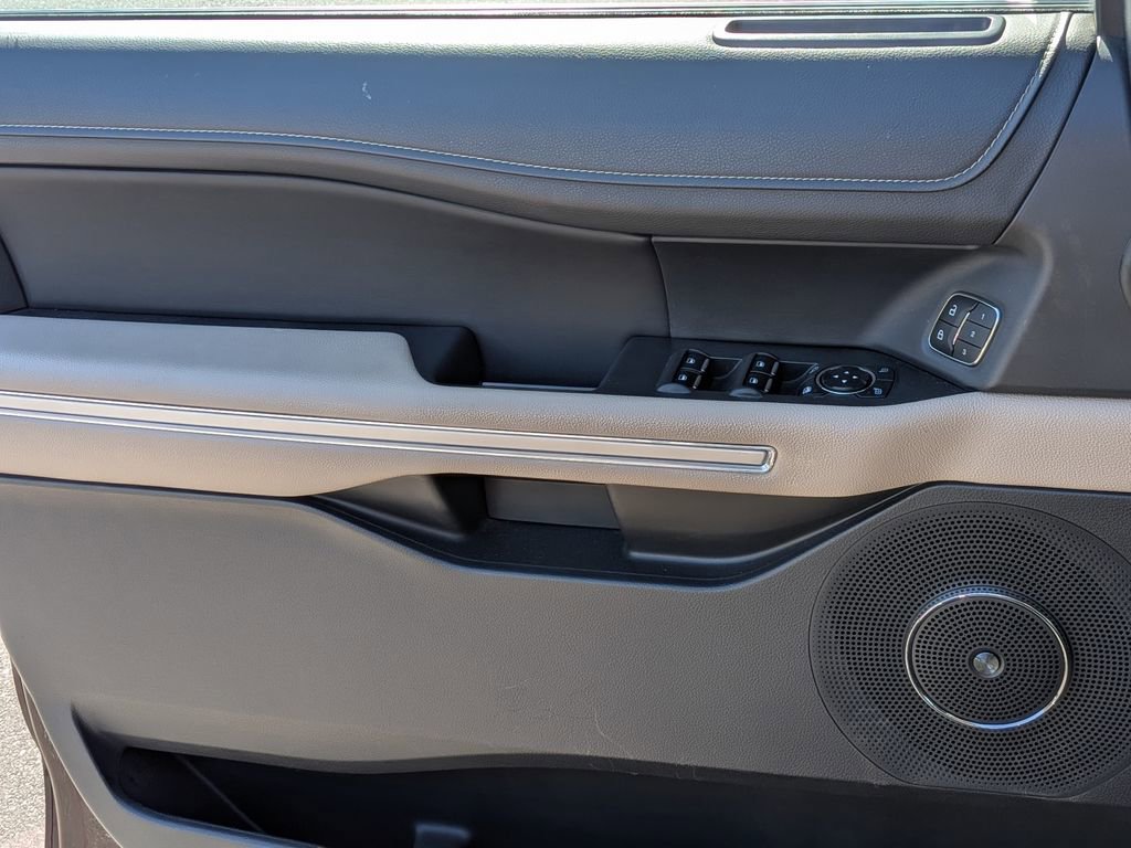 Used 2023 Ford Expedition Limited image 19