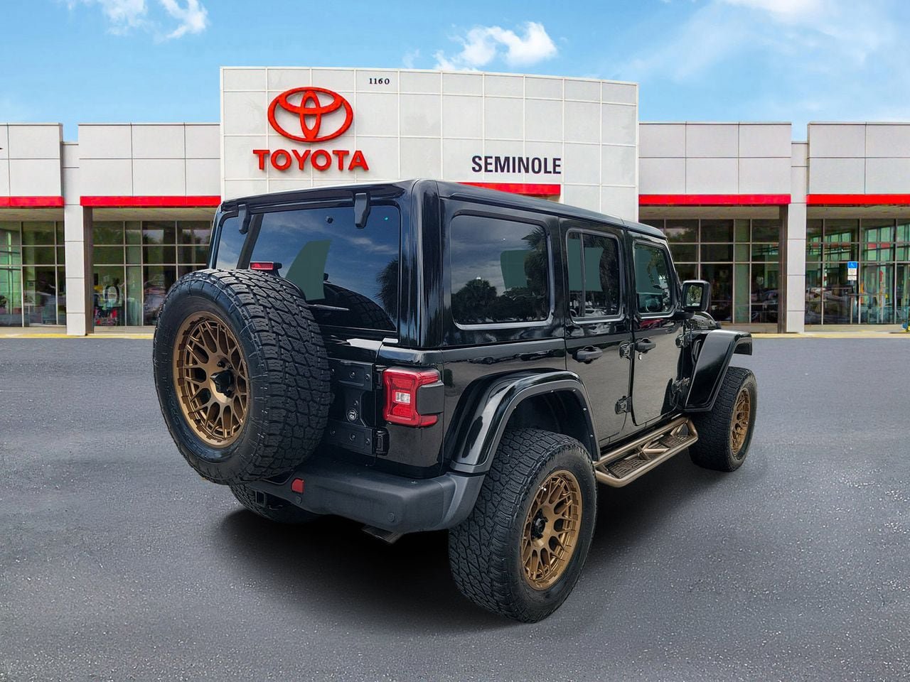 Used 2022 Jeep Wrangler Unlimited Rubicon w/ Dual Top Group AWD/4WD image 3