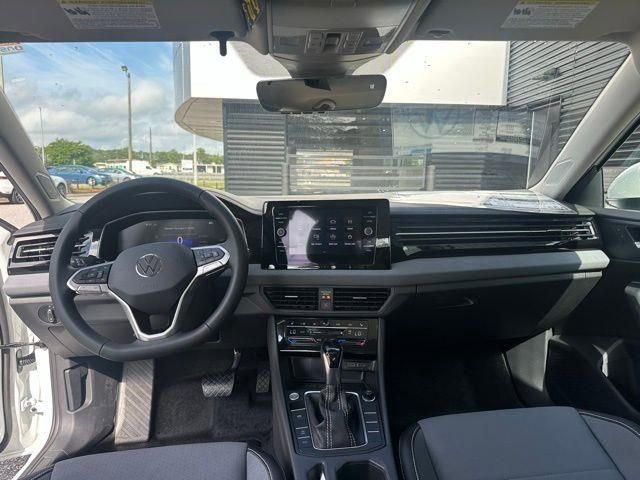 New 2025 Volkswagen Jetta SE FWD image 17