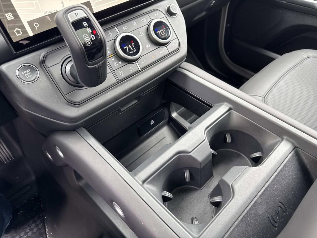 New 2026 Land Rover Defender 130 X-Dynamic SE image 27