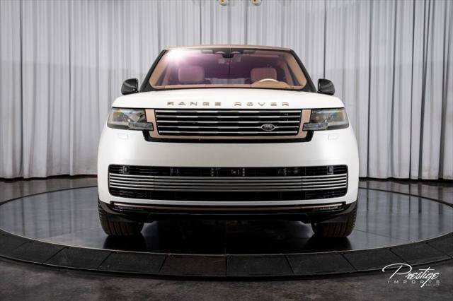 Used 2023 Land Rover Range Rover SV AWD/4WD image 3