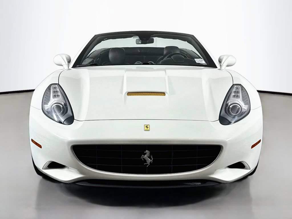 Used 2014 Ferrari California RWD image 2
