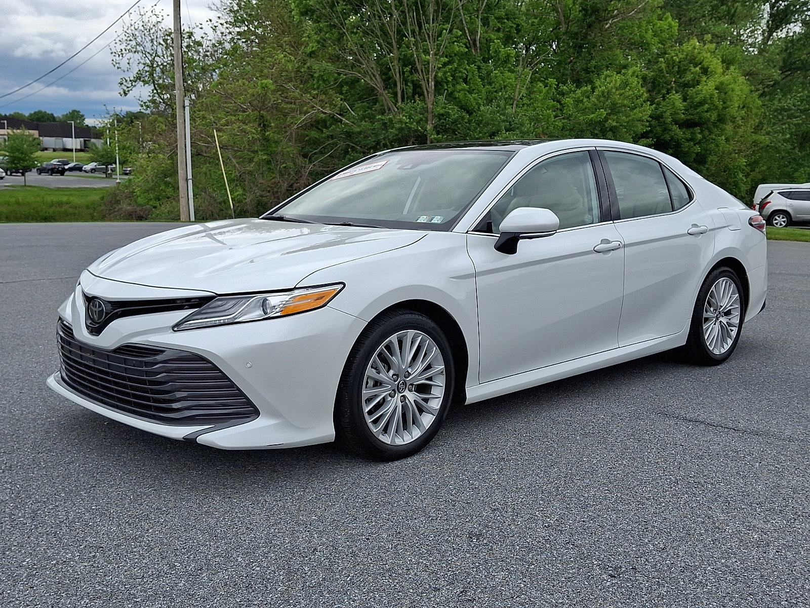 Used 2019 Toyota Camry XLE w/ Driver Assist Package FWD image 3