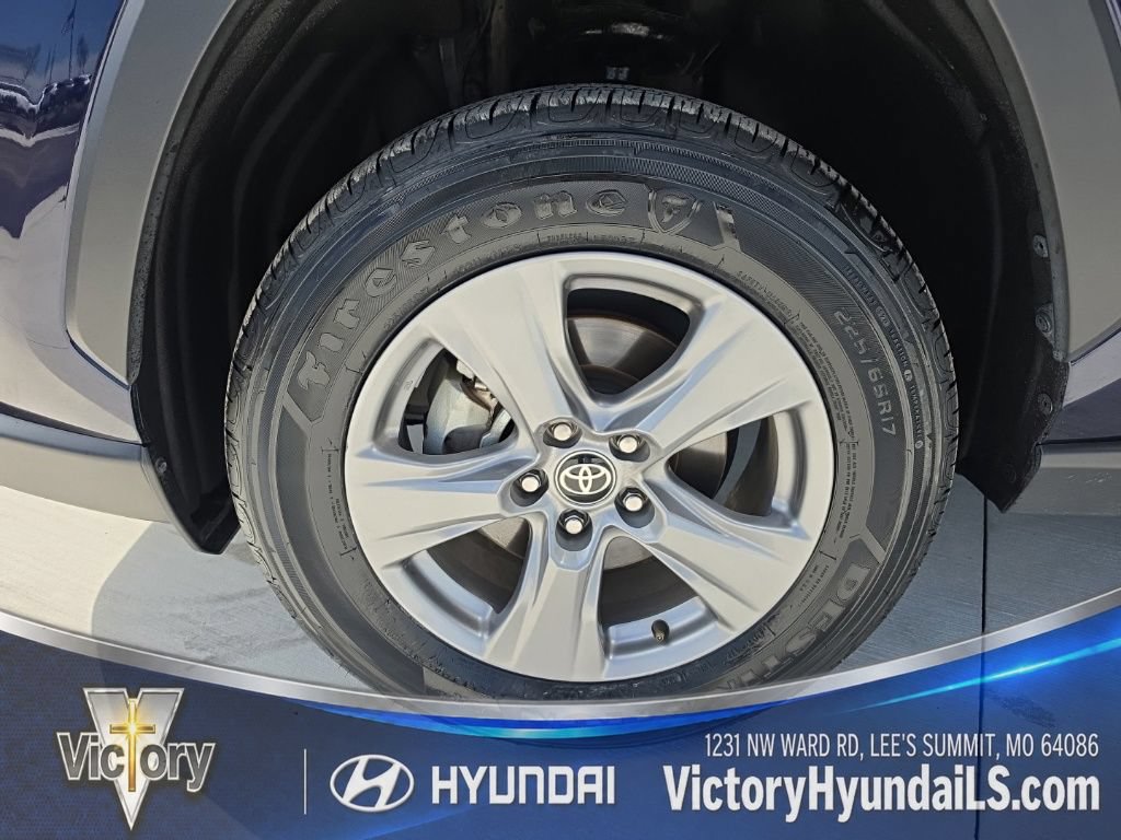 Used 2025 Toyota RAV4 XLE AWD/4WD image 10