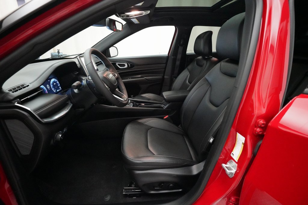 Used 2024 Jeep Compass Limited w/ High Altitude Package image 7