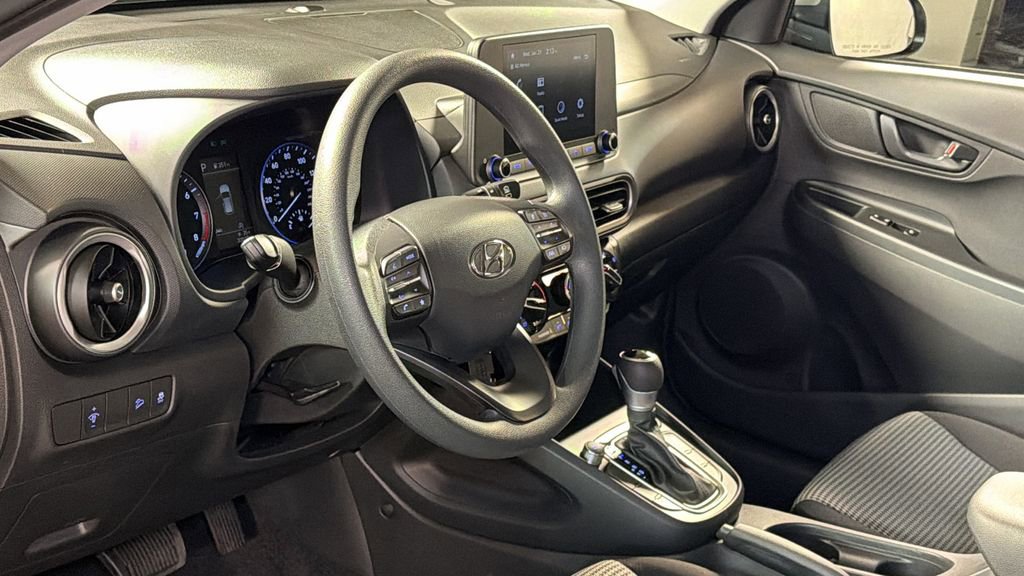 Used 2022 Hyundai Kona SE image 25