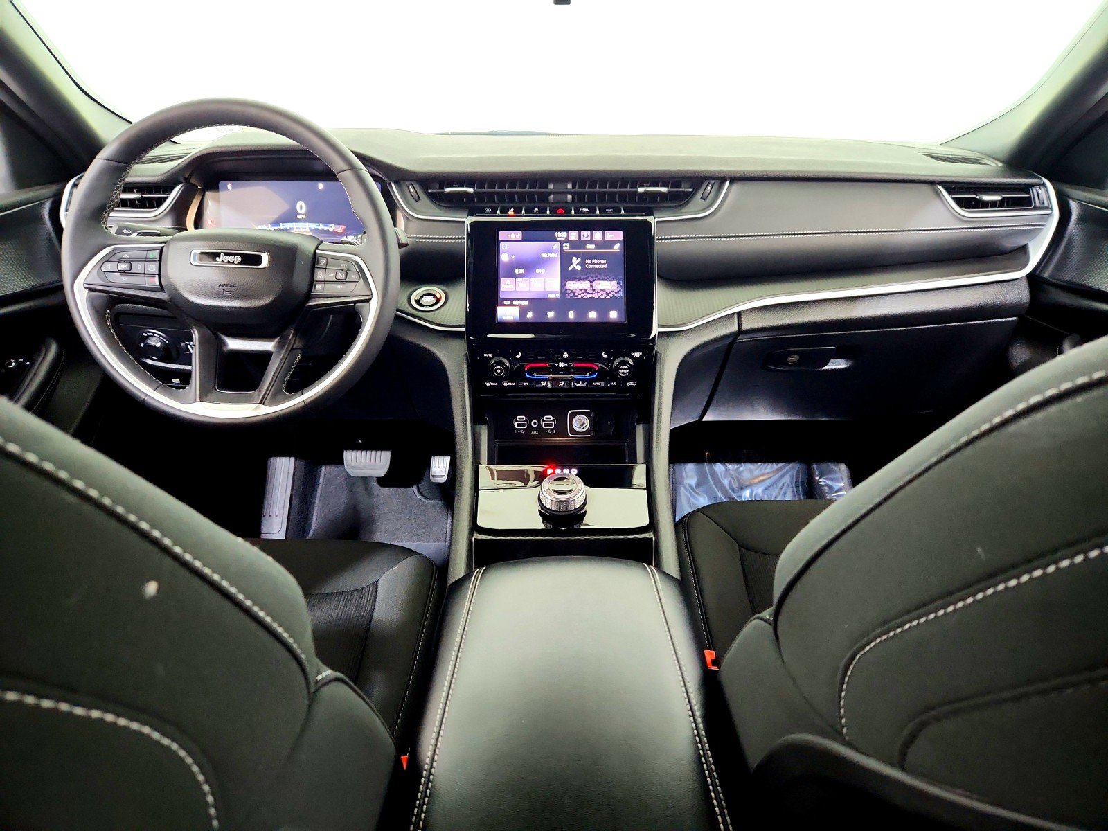 Used 2025 Jeep Grand Cherokee L Laredo w/ Luxury Tech Group I image 22