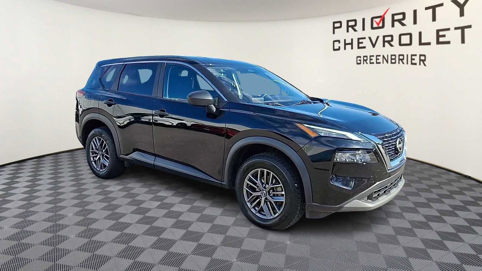 Used 2023 Nissan Rogue S image 2