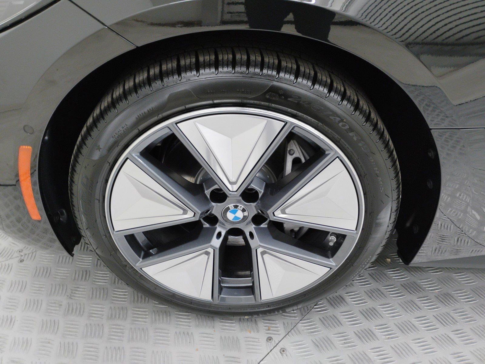 Used 2025 BMW i4 xDrive40i w/ Premium Package image 8