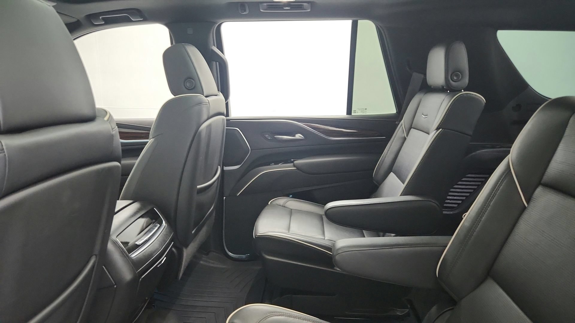 Certified 2022 Cadillac Escalade Premium Luxury AWD/4WD image 24