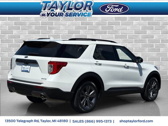 Used 2023 Ford Explorer XLT w/ Equipment Group 202A image 3