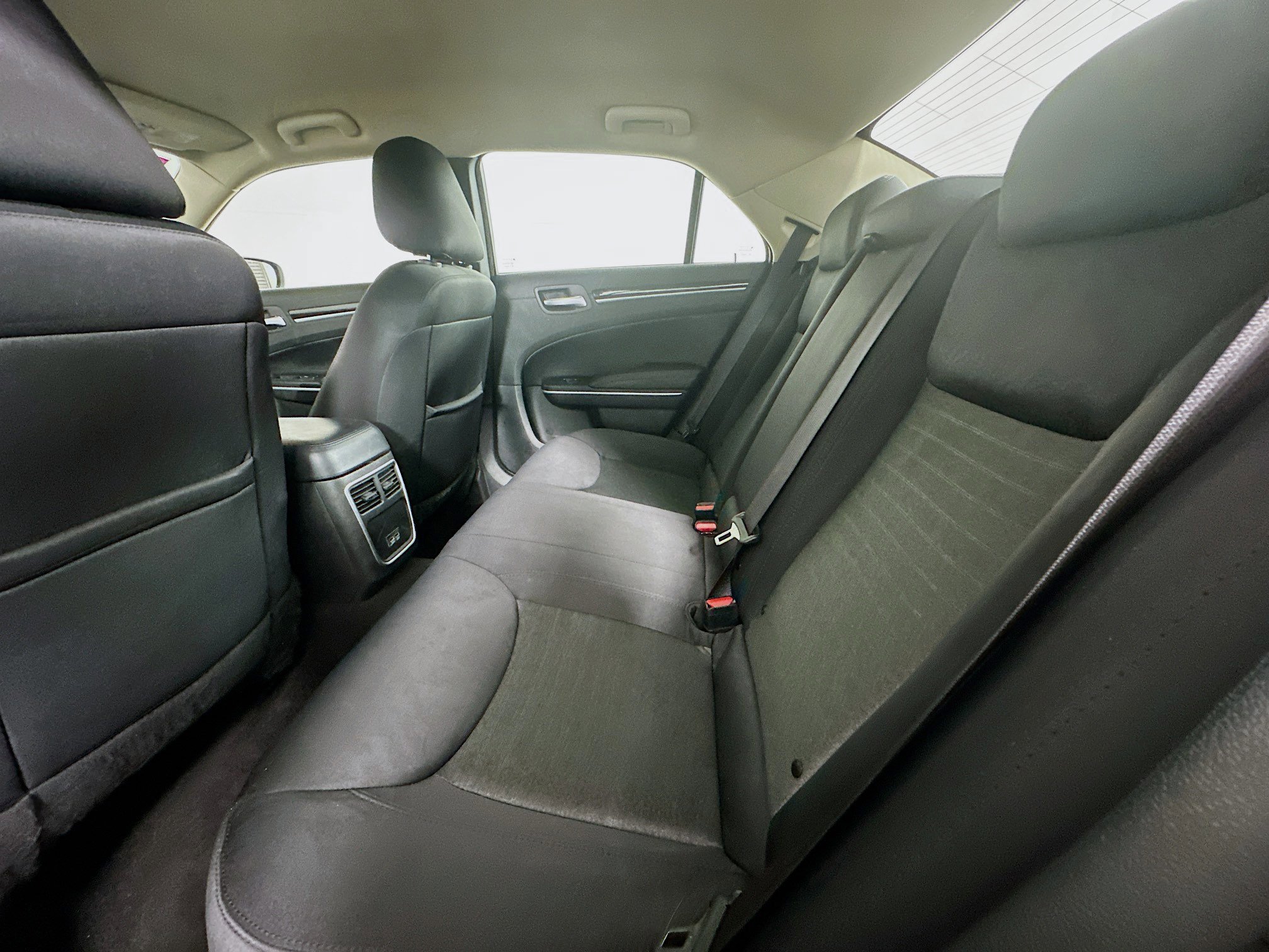 Used 2023 Chrysler 300 Touring w/ Sport Appearance Package image 26