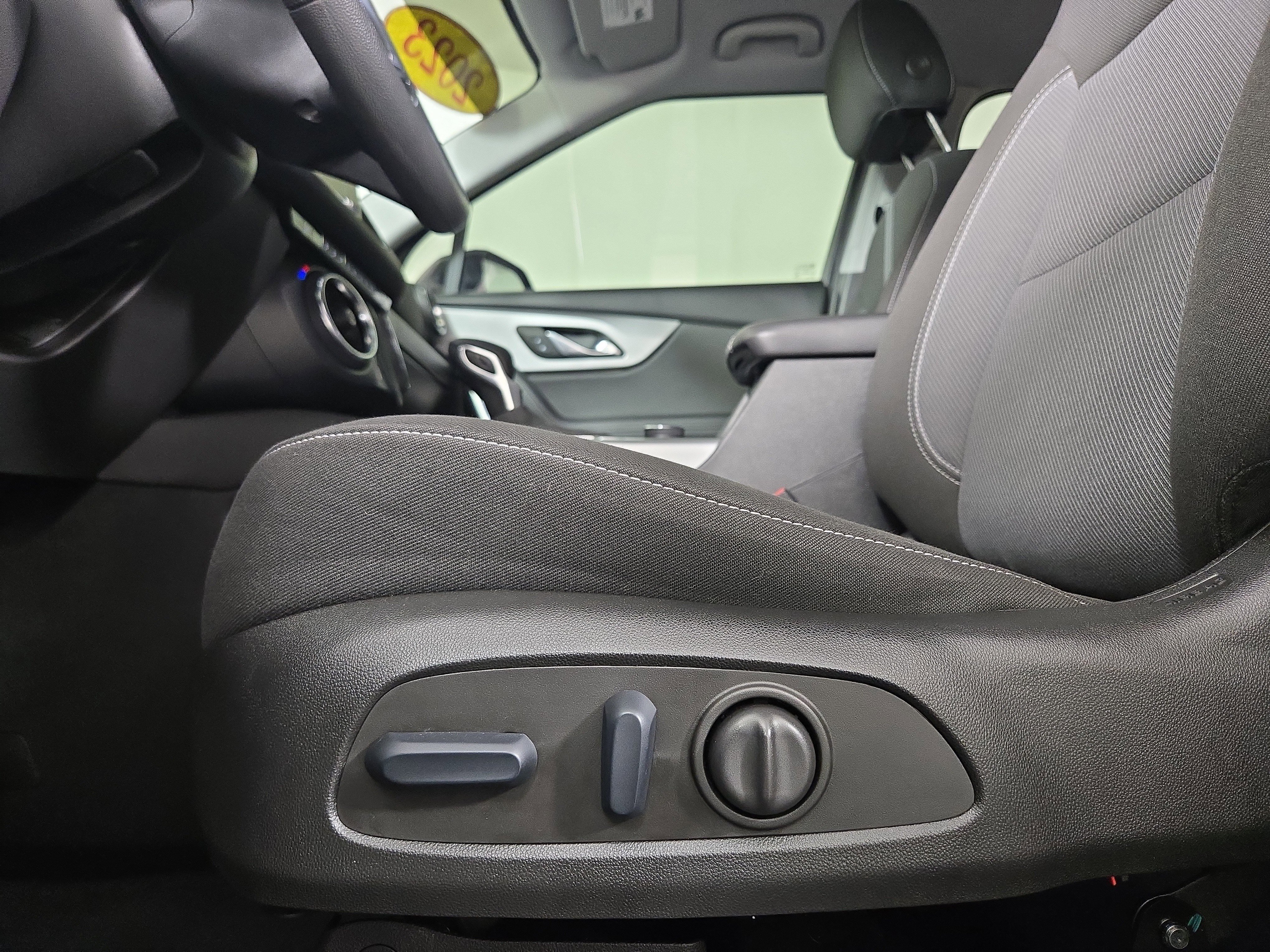 Certified 2023 Chevrolet Blazer LT w/ Convenience Package image 32