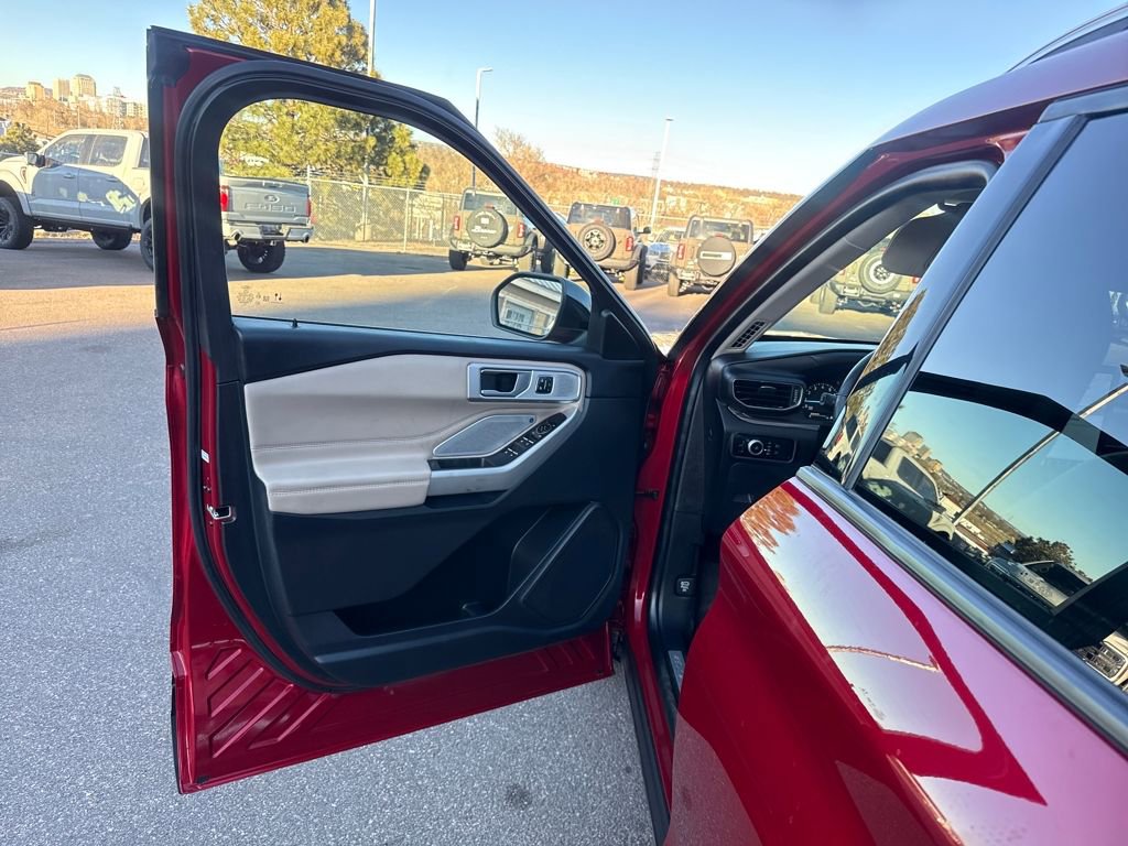 Certified 2023 Ford Explorer Limited w/ Limited Technology Package image 10
