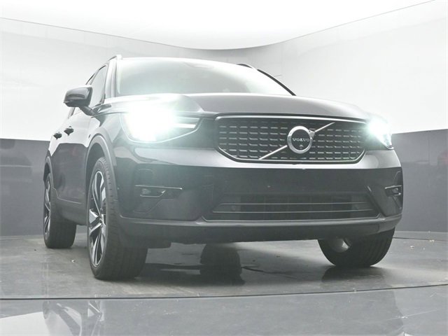 Used 2024 Volvo XC40 B5 Plus w/ Climate Package image 37