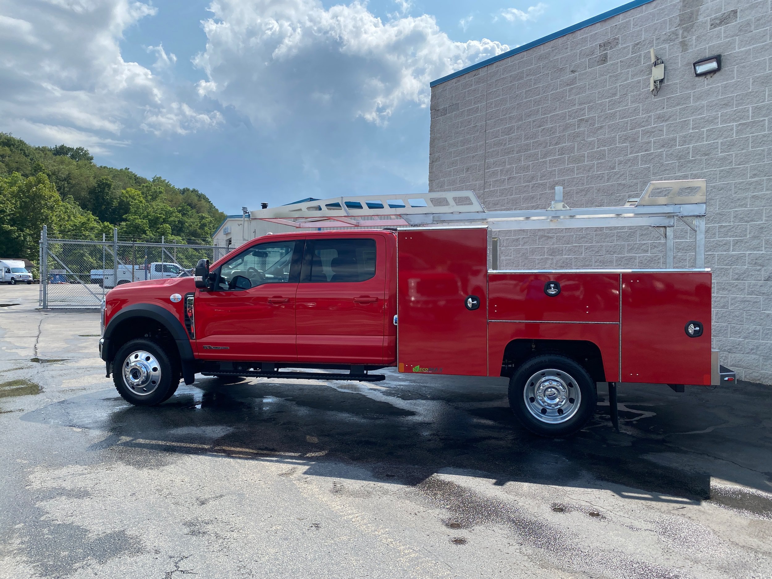 New 2026 Ford F550 4x4 Crew Cab image 7