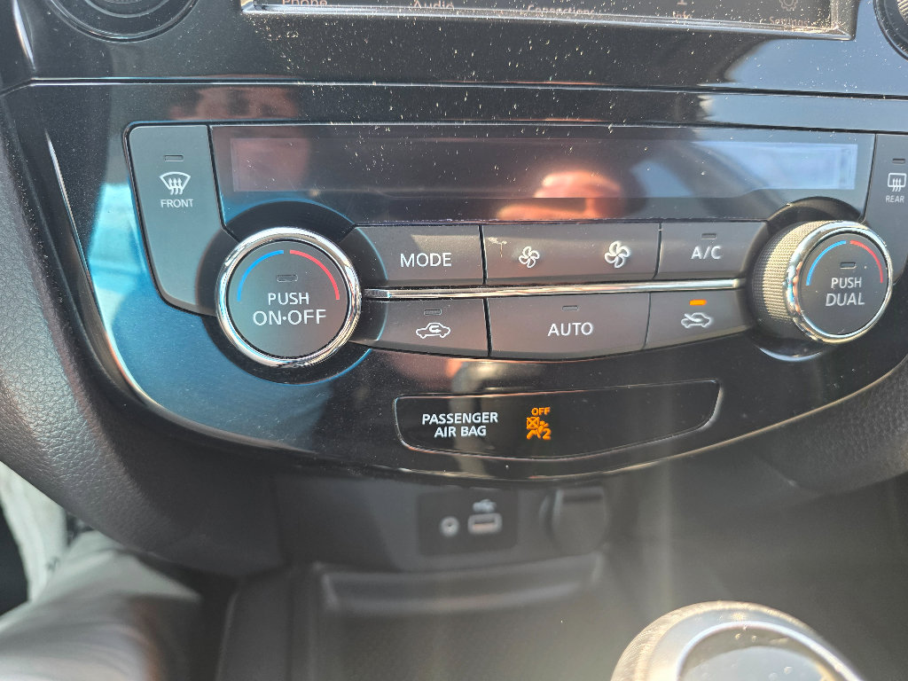 Used 2020 Nissan Rogue SV image 24