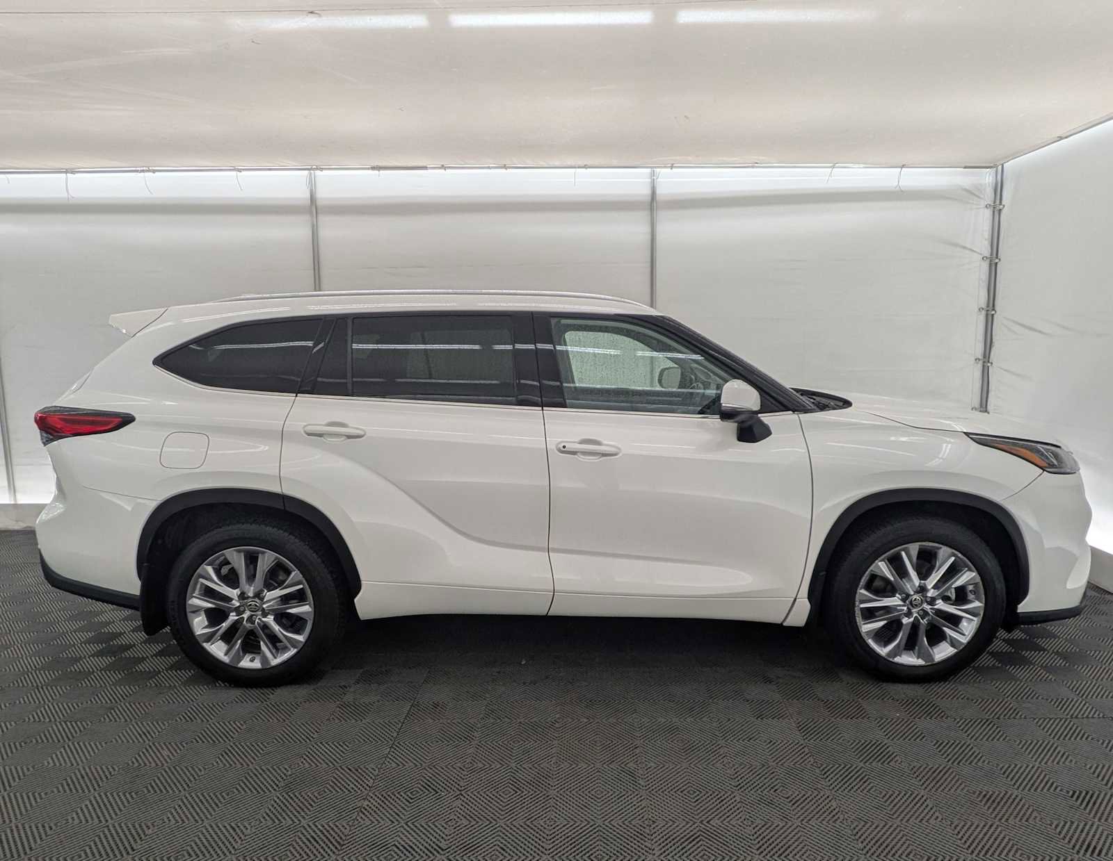 Used 2021 Toyota Highlander Limited image 7