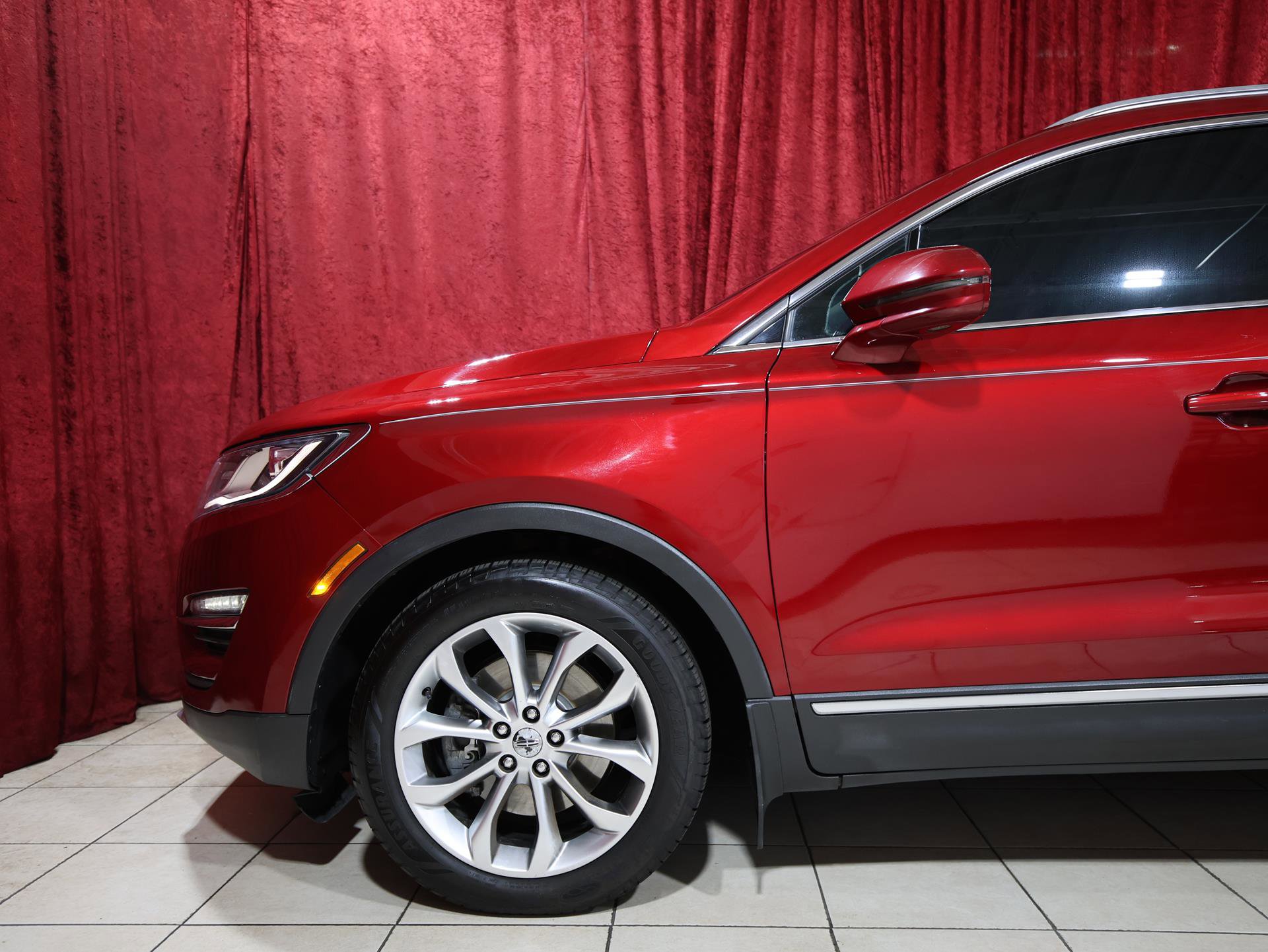 Used 2017 Lincoln MKC Select w/ Select Plus Package FWD image 5