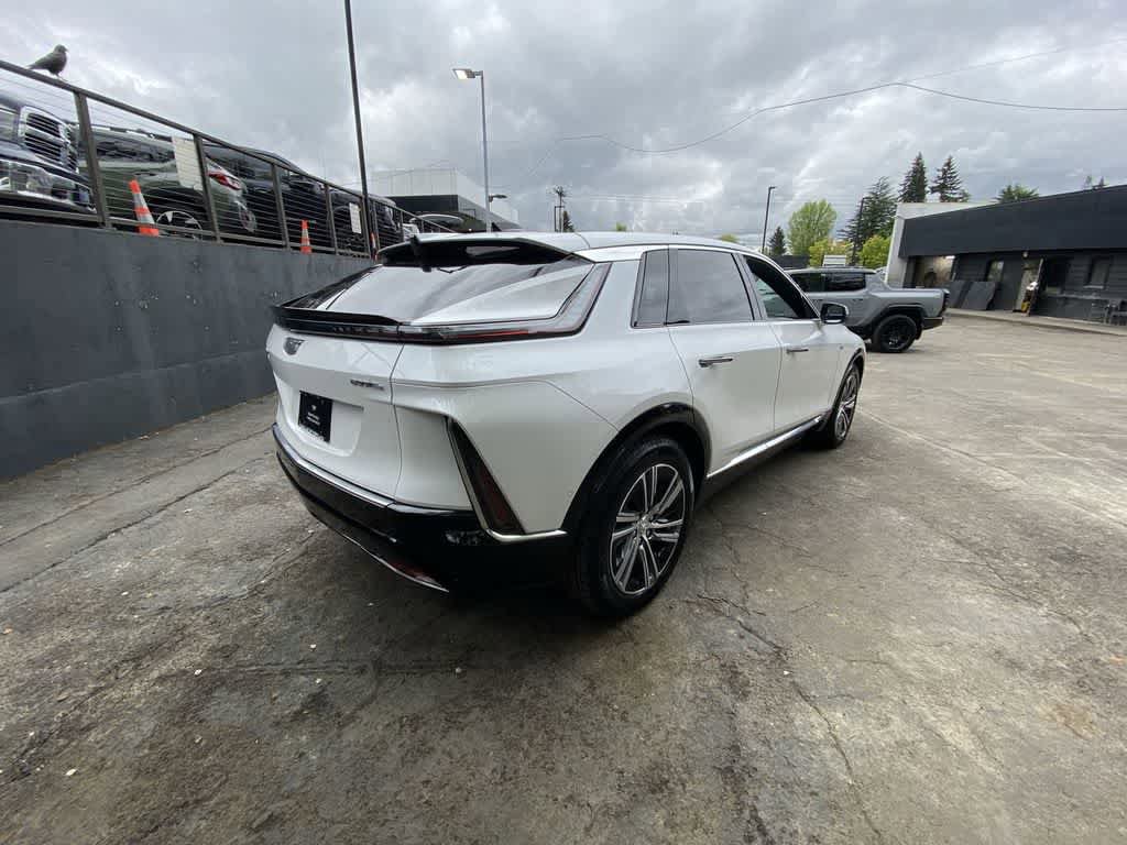 Certified 2025 Cadillac Lyriq Luxury AWD/4WD image 6