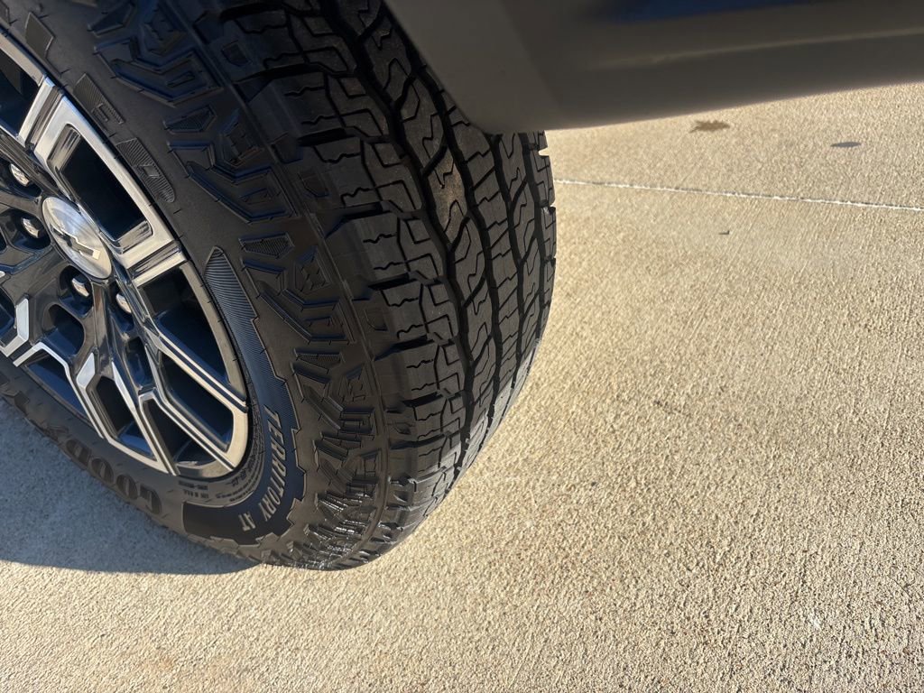 Used 2025 Chevrolet Colorado Z71 w/ Technology Package image 25