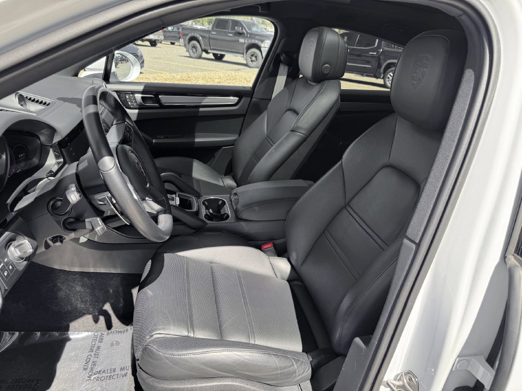 Used 2023 Porsche Cayenne Platinum Edition AWD/4WD image 15