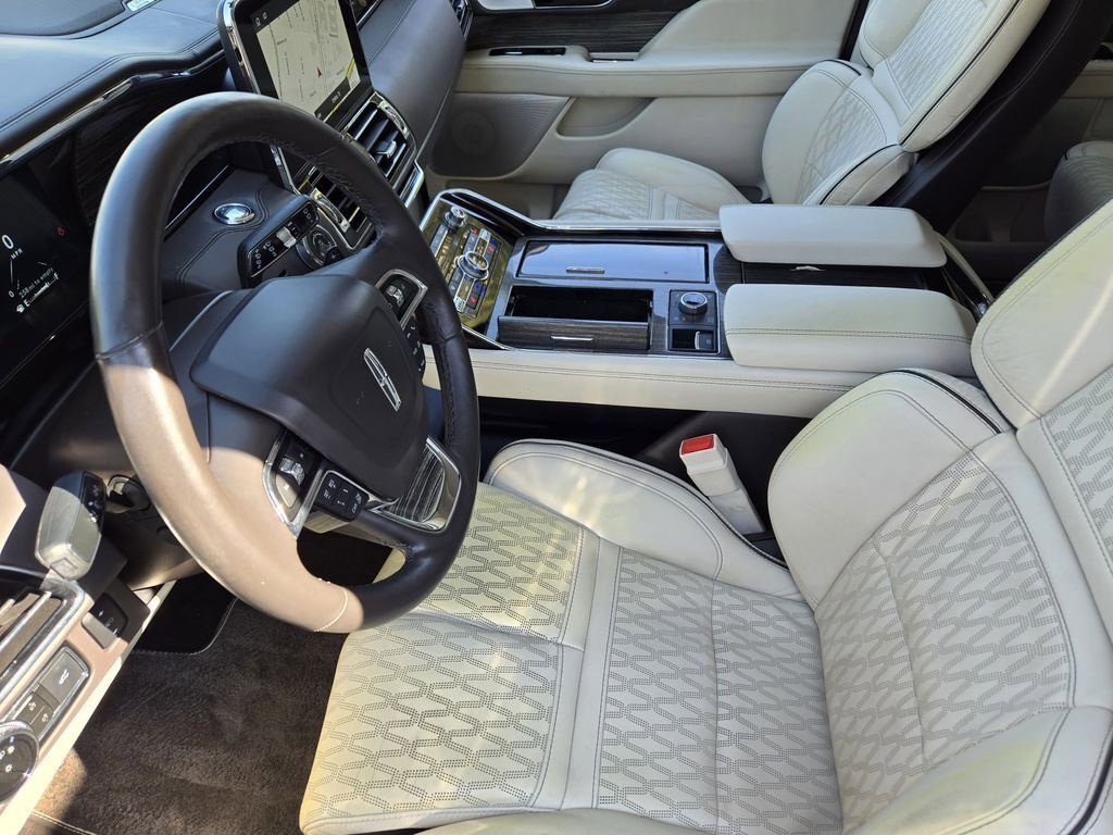 Used 2020 Lincoln Navigator Black Label w/ Cargo Convenience Package image 13