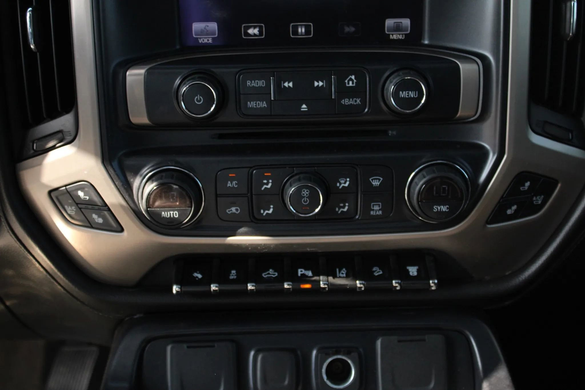 Used 2015 GMC Sierra 2500 Denali w/ Duramax Plus Package image 20