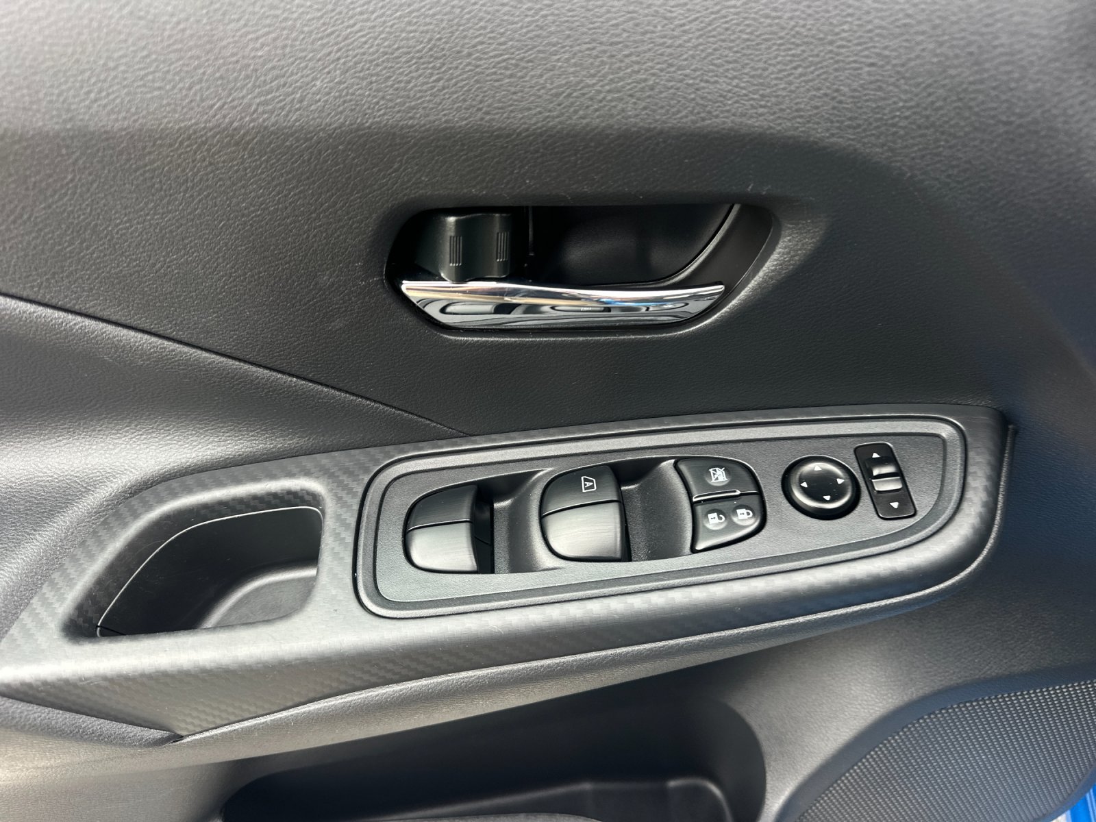 Used 2024 Nissan Versa SV FWD image 10