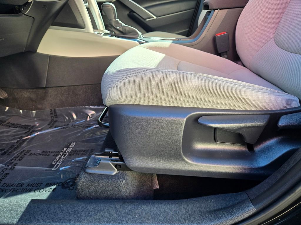 Used 2024 Toyota Corolla Cross L image 21