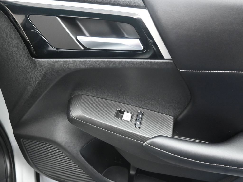 Used 2022 Mitsubishi Outlander SE image 16