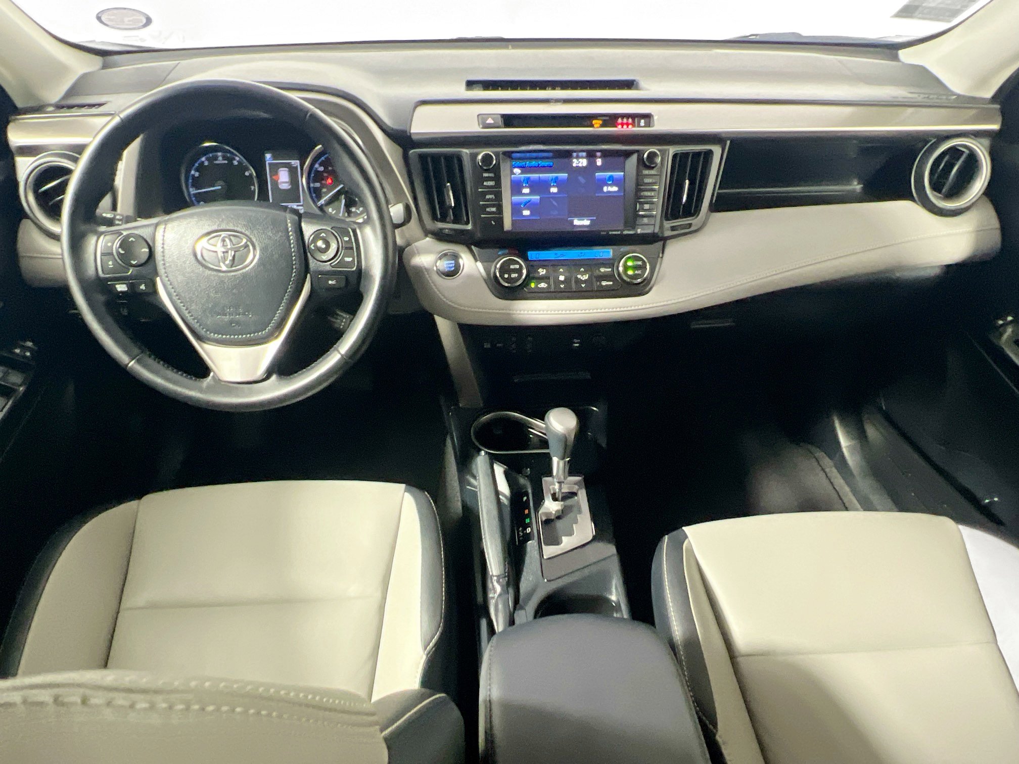 Used 2017 Toyota RAV4 Limited FWD image 30