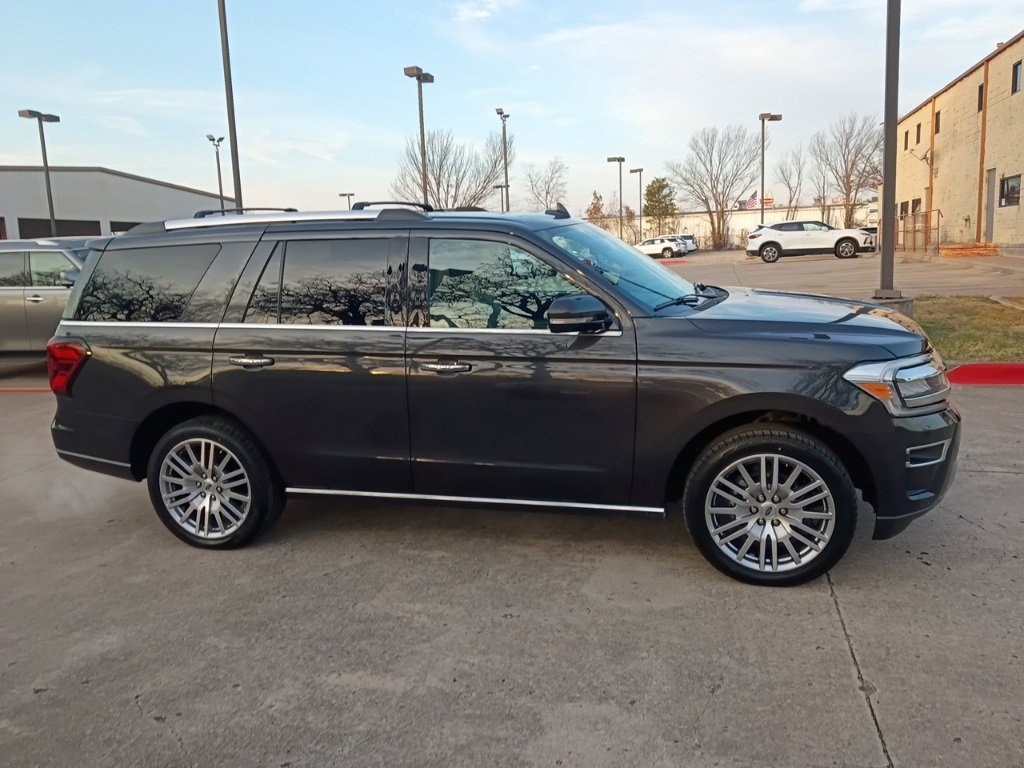 Used 2024 Ford Expedition Limited image 4