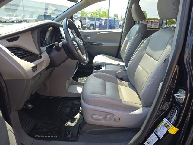 Used 2020 Toyota Sienna XLE w/ XLE Navigation Package AWD/4WD image 8