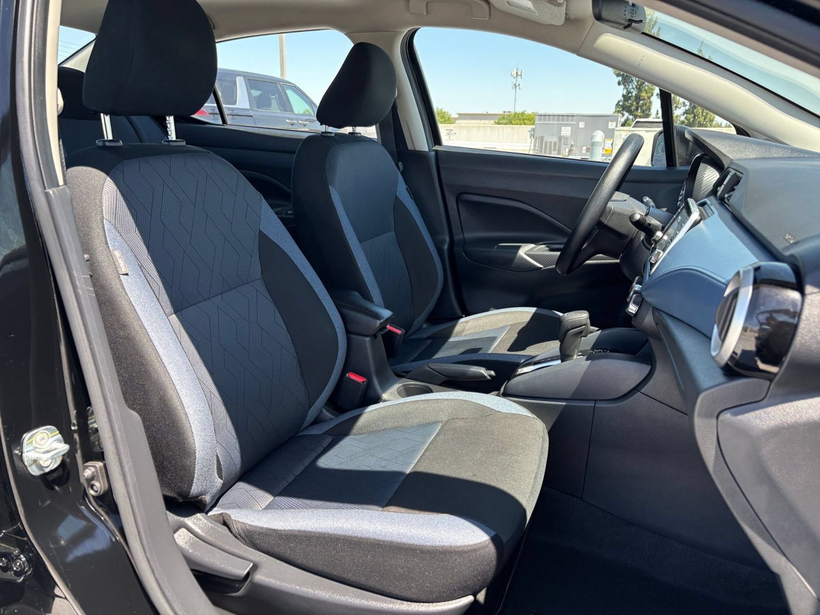 Used 2025 Nissan Versa SV FWD image 34