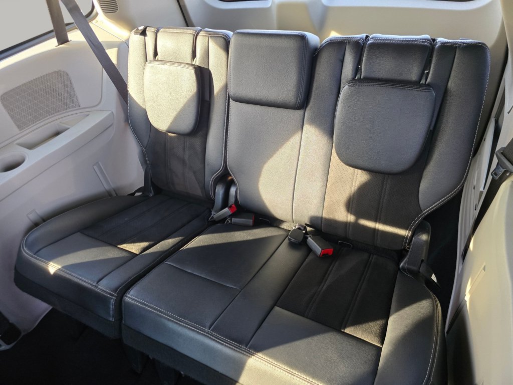 Used 2020 Dodge Grand Caravan SXT FWD image 24