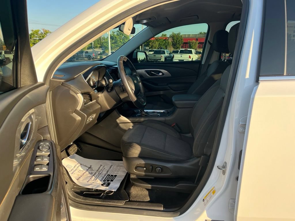 Used 2019 Chevrolet Traverse LT FWD image 16