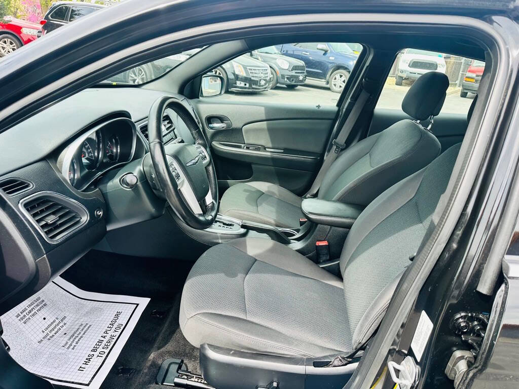 Used 2012 Chrysler 200 Touring FWD image 16