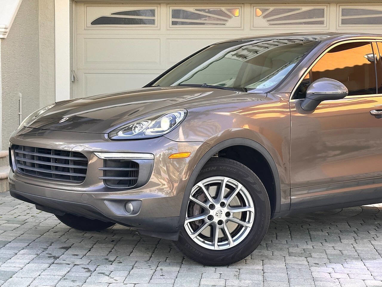 Used 2015 Porsche Cayenne Diesel AWD/4WD image 2
