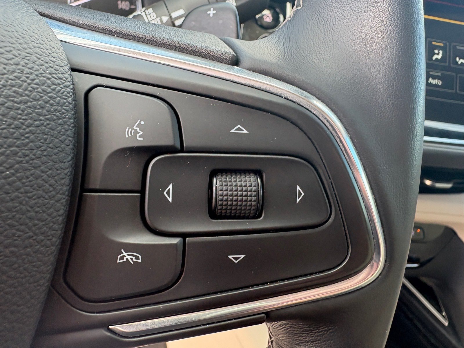 Used 2023 Buick Envision Avenir AWD/4WD image 21