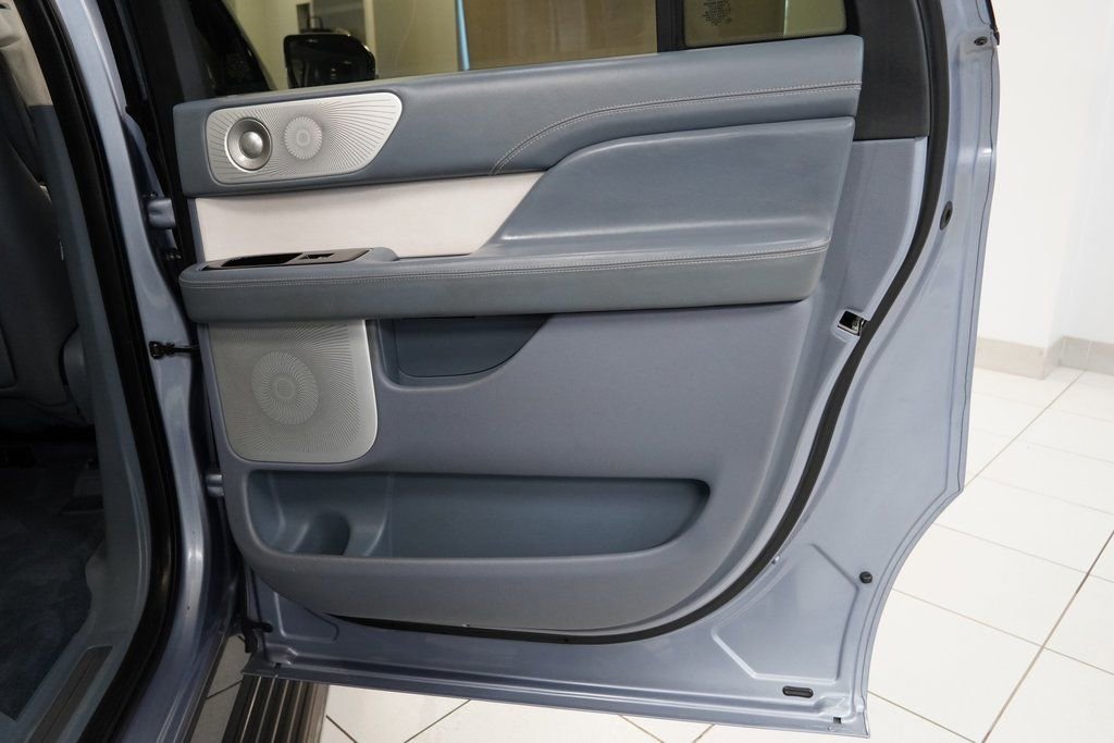 Used 2021 Lincoln Navigator L Black Label w/ Cargo Convenience Package image 31