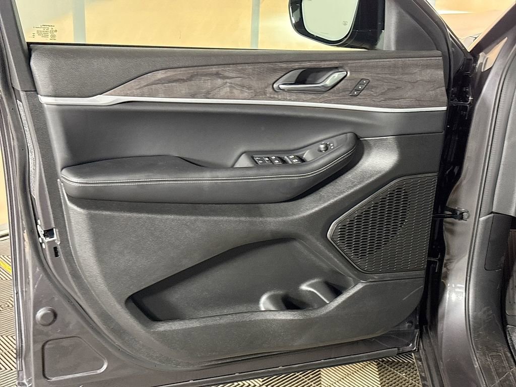 New 2025 Jeep Grand Cherokee Limited image 11