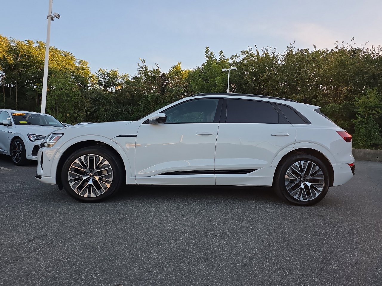 Used 2024 Audi Q8 e-tron Premium Plus w/ Premium Plus Package image 5