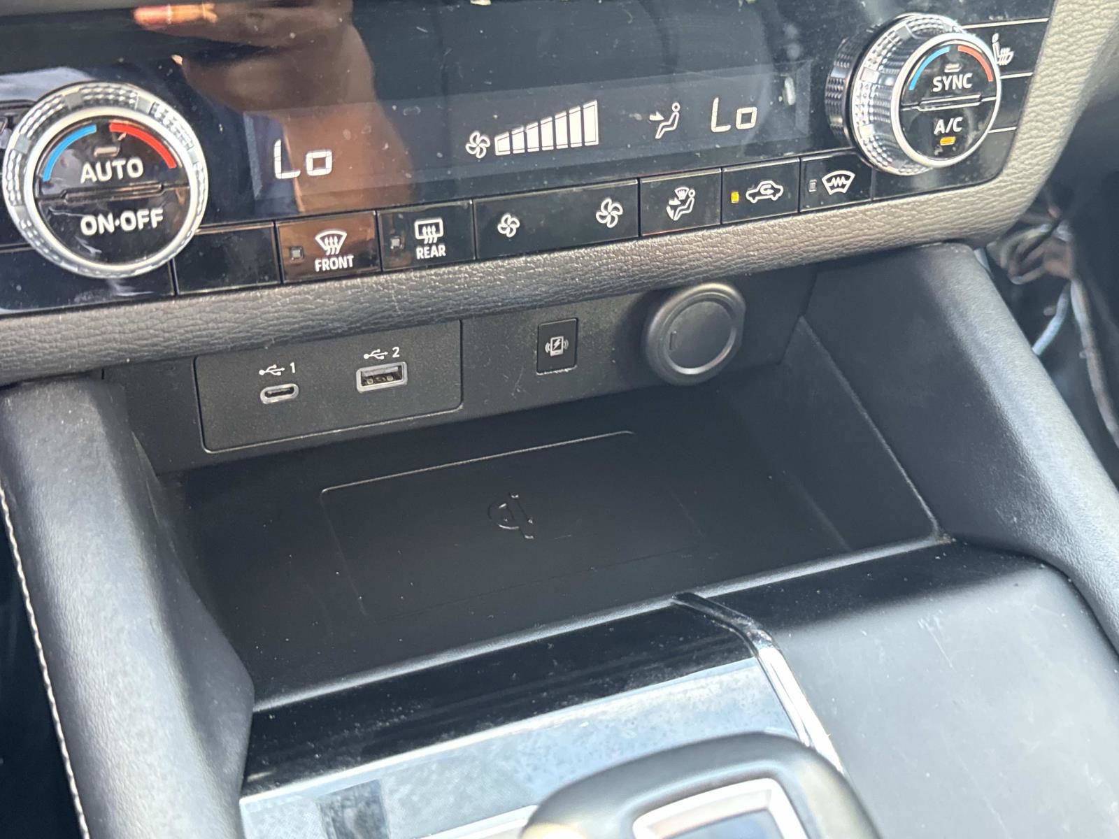 Used 2024 Mitsubishi Outlander AWD image 23