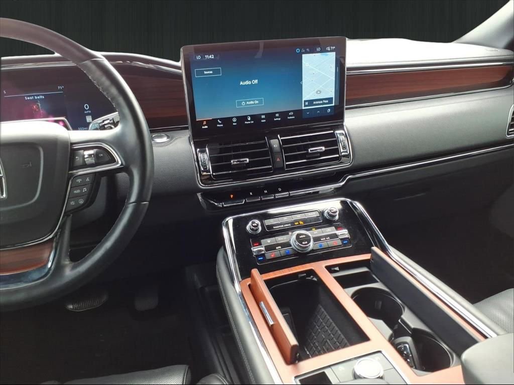 Used 2024 Lincoln Navigator Reserve image 19