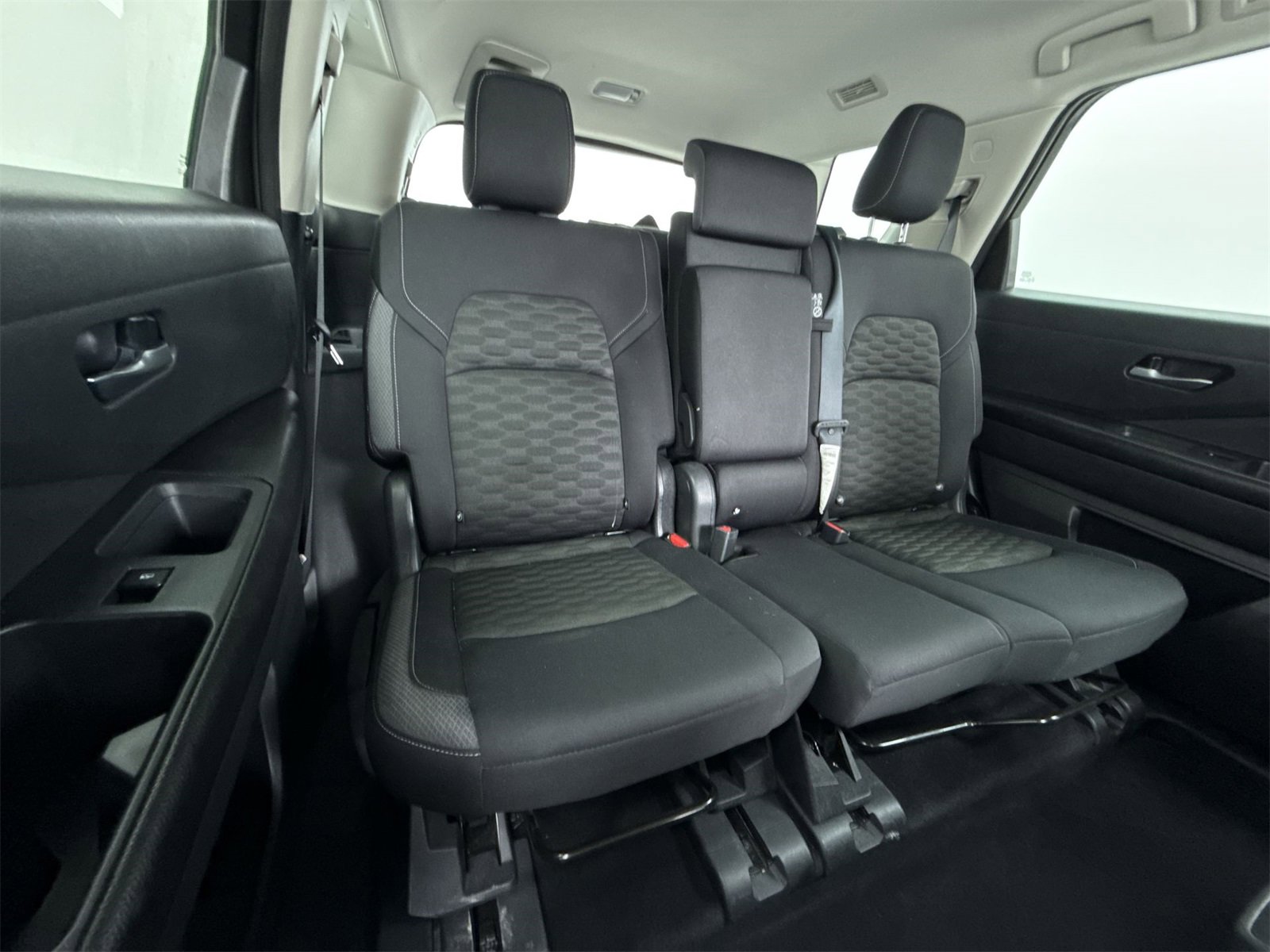 Used 2022 Nissan Pathfinder S image 39