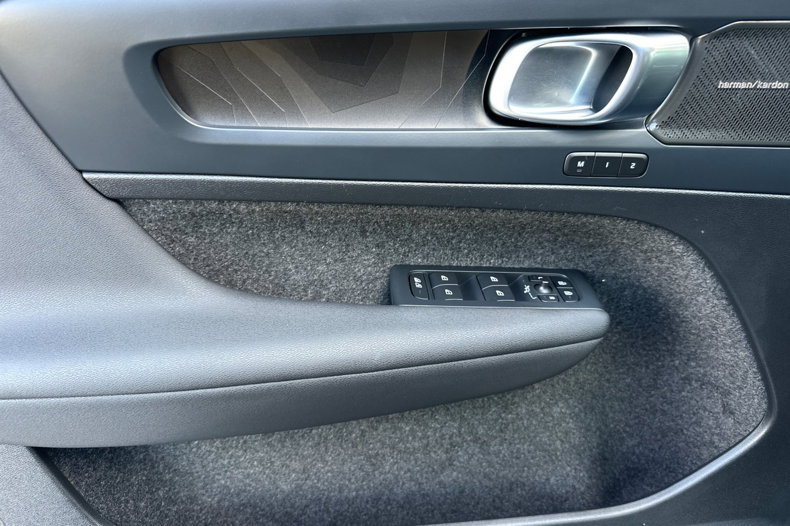 Certified 2024 Volvo XC40 Recharge Ultimate w/ Protection Package Premier RWD image 11
